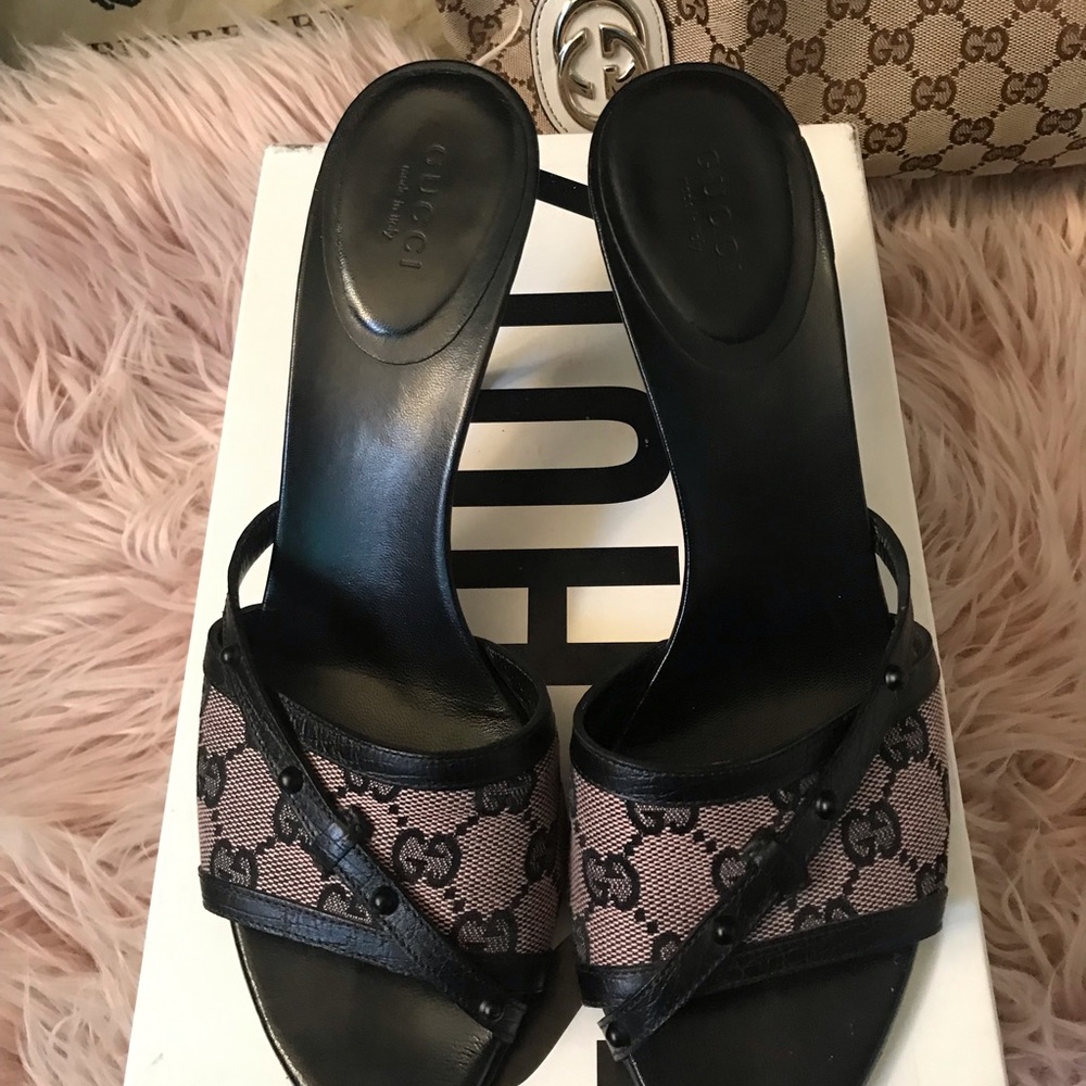 Gucci high heel.